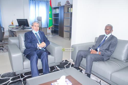 رئيس المجلس الدستوري يستقبل السفير الجزائري
